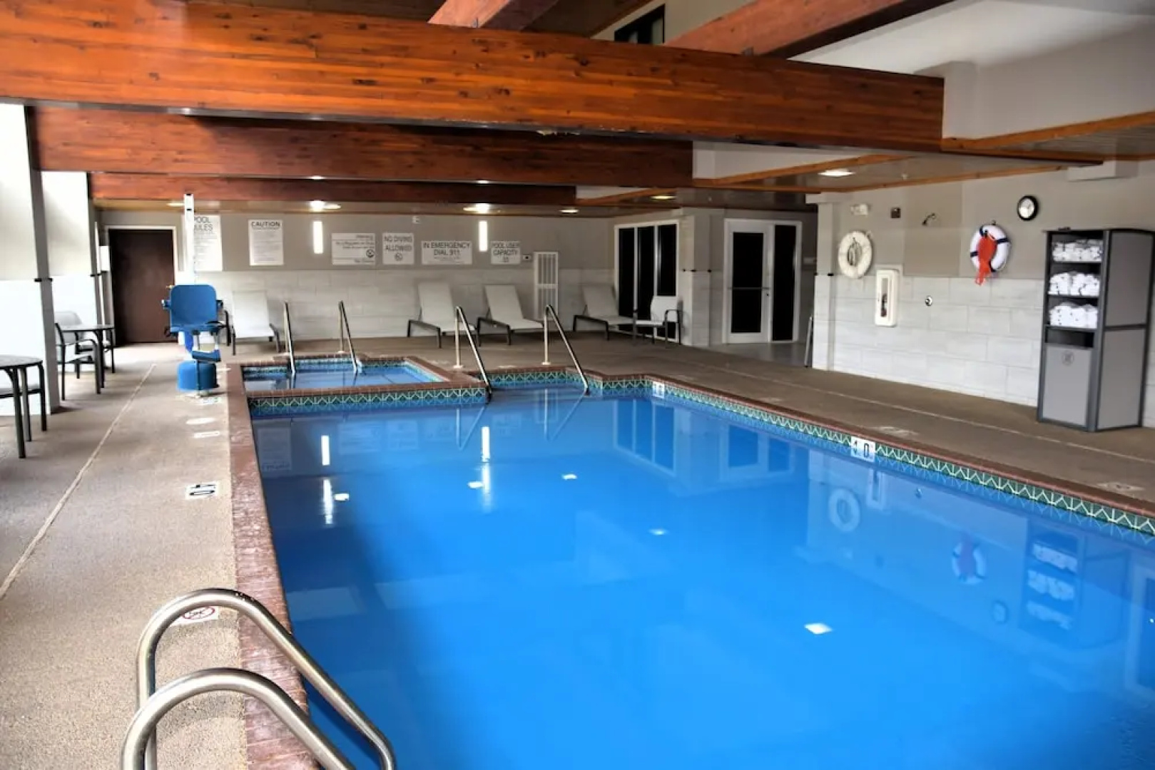 Holiday Inn Express And Suites Port Washington