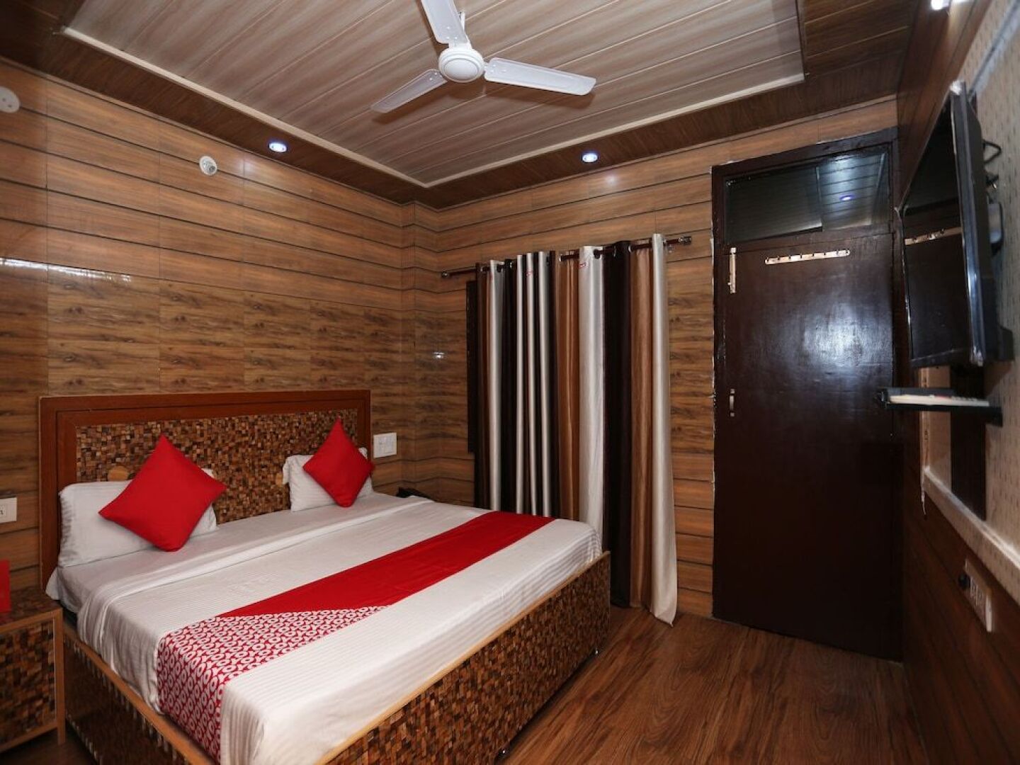 OYO 28835 Hotel Star