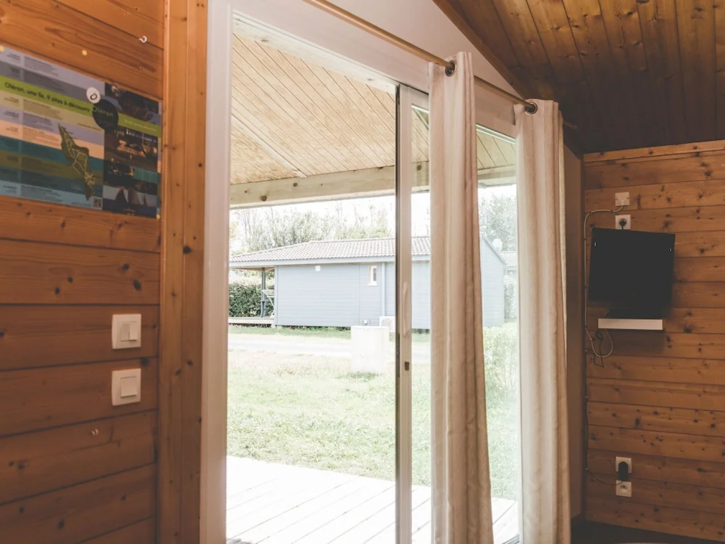 Comfortable Chalet With a Porch Near the Atlantic Coast