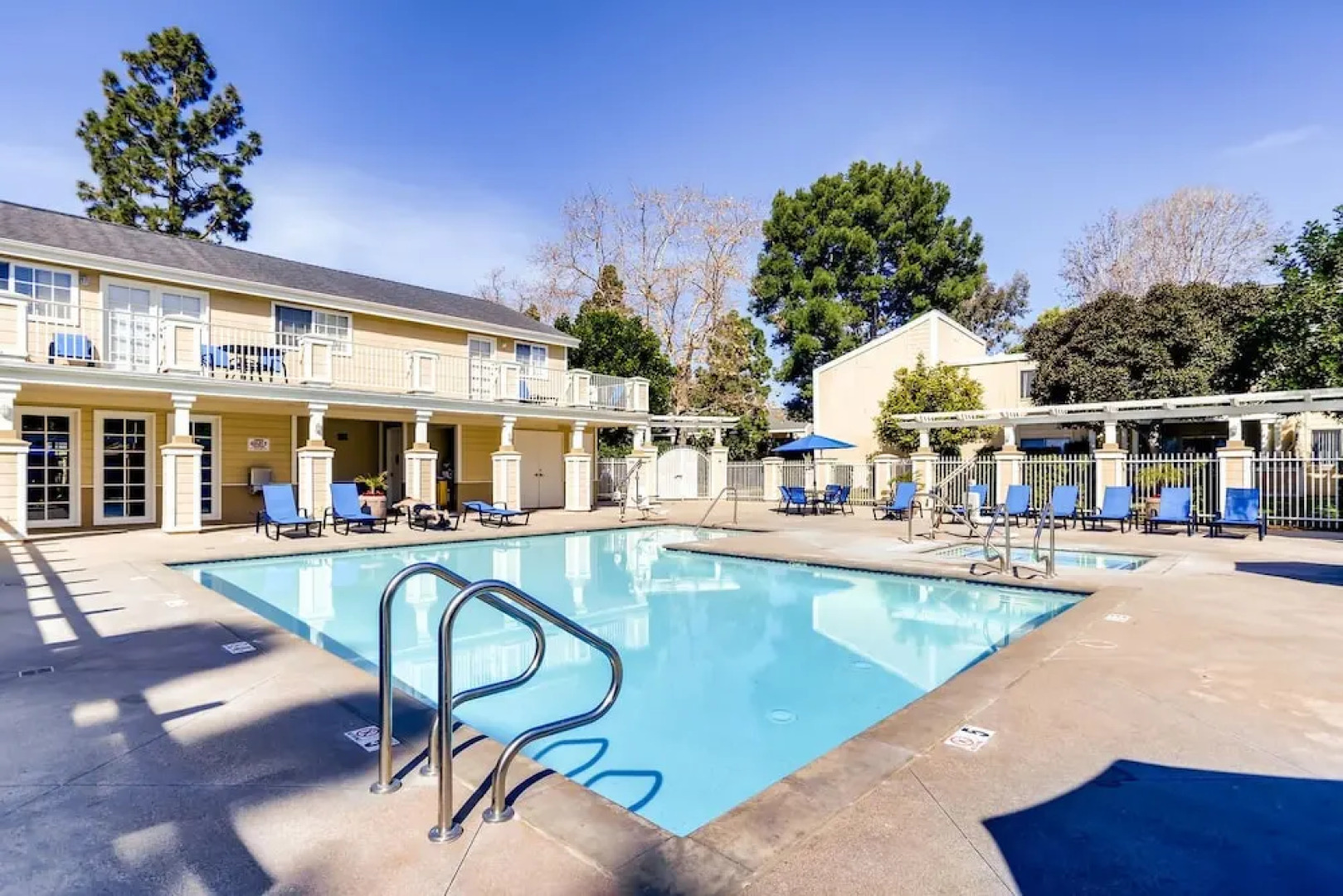 Private Entrance - 2BR Next To Ritz Carlton - Walk Down to Ocean! (MB1)