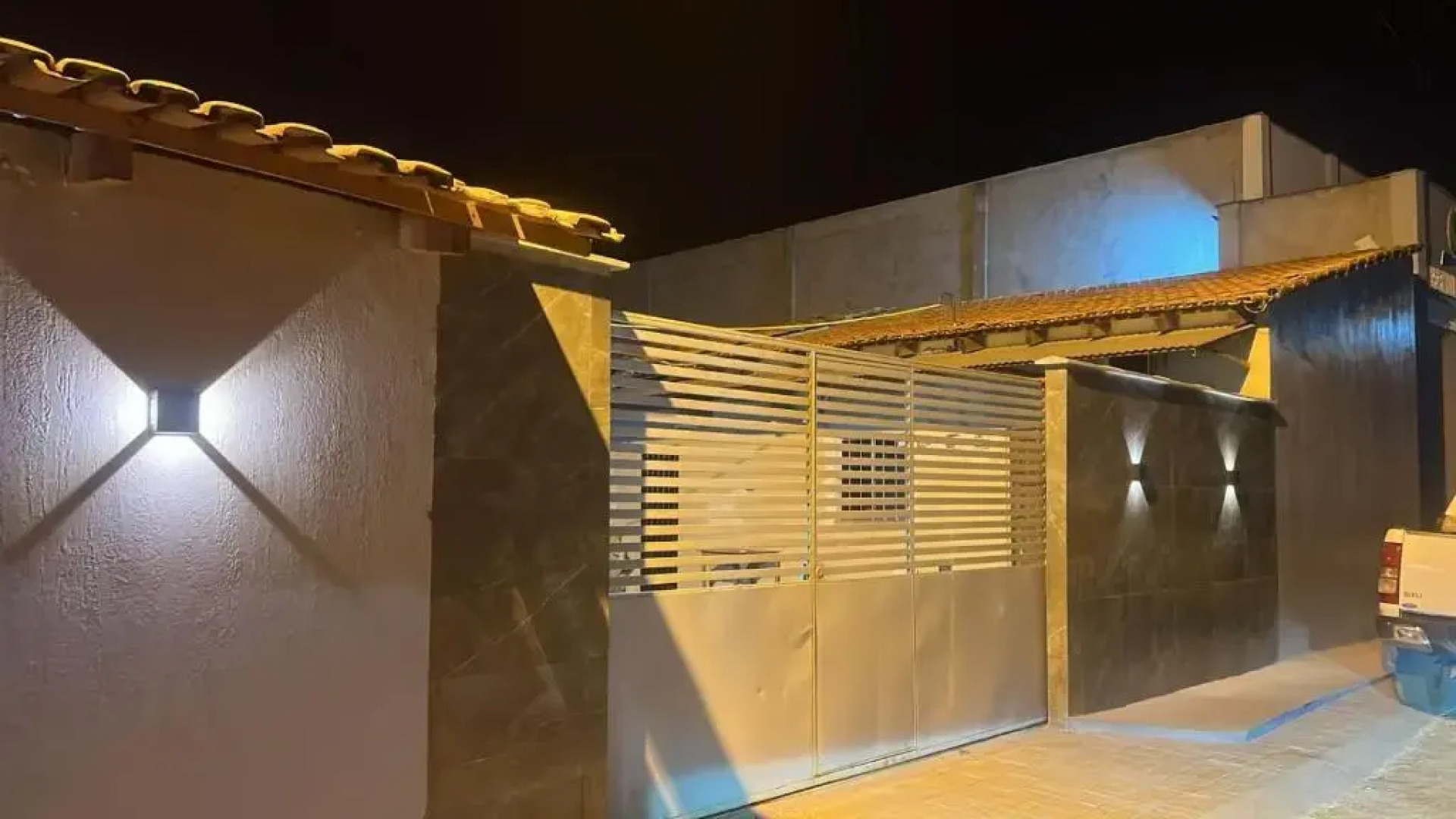 Quarto Suíte independente da casa com garagem