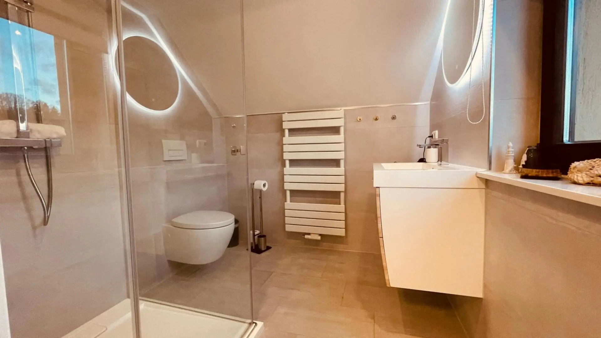 Apartment Rust-modernes Apartment mit Prime, Küche, WLAN, Garten