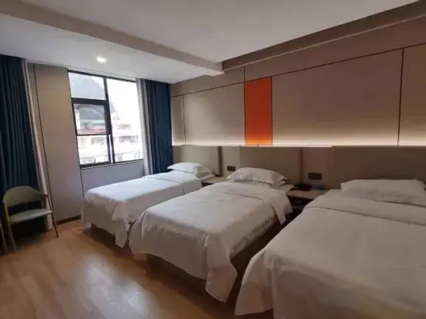 Hotel Pai Hezhou Lingfeng Plaza