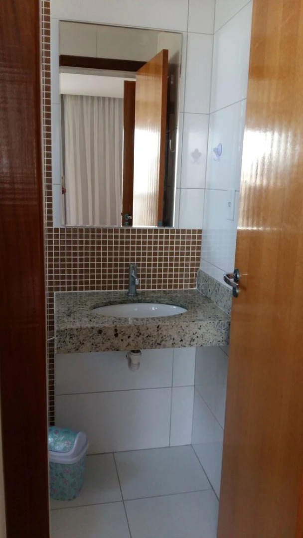 Apto alto padrão com piscina