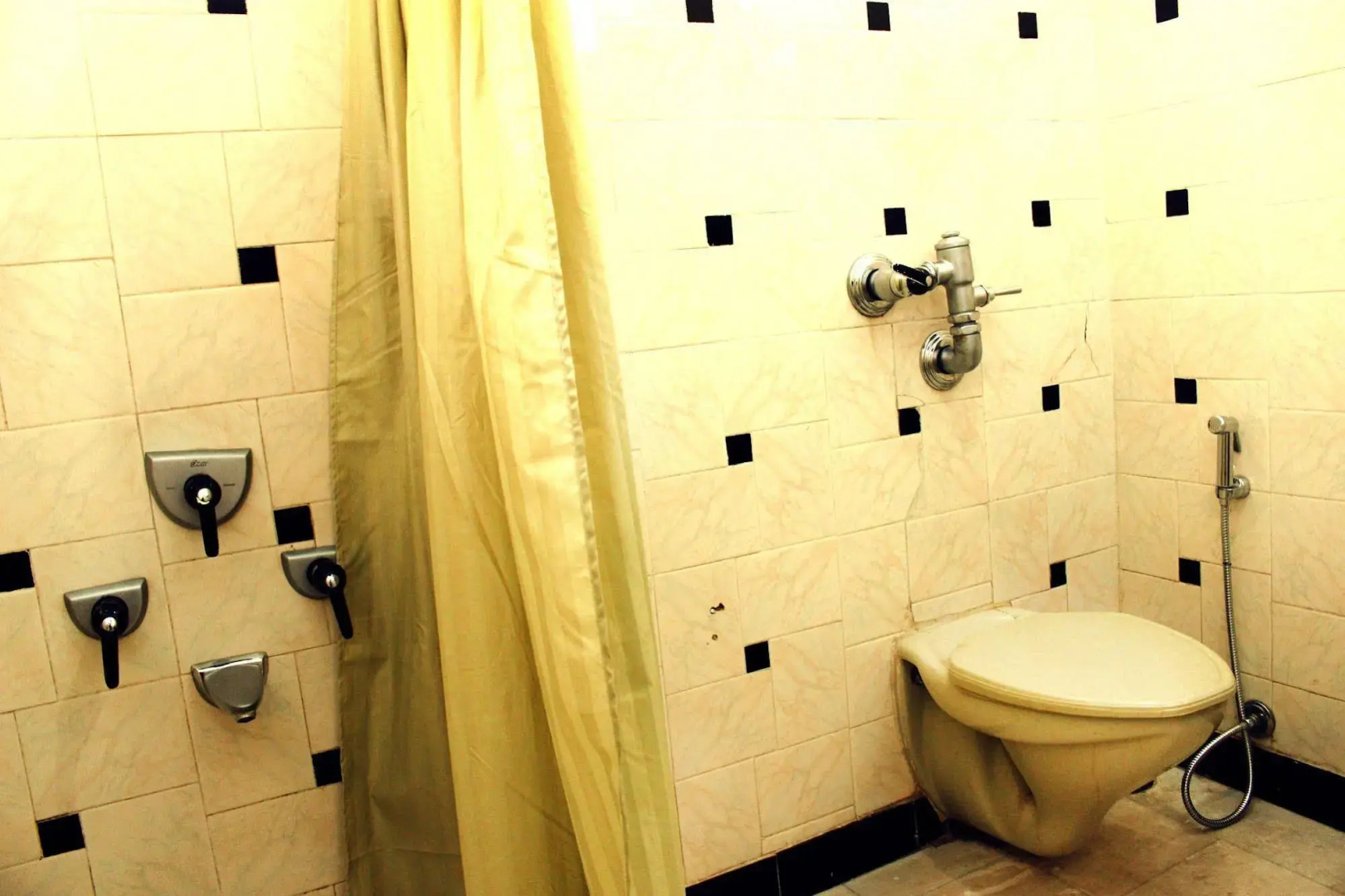 OYO Premium Khanyara Road