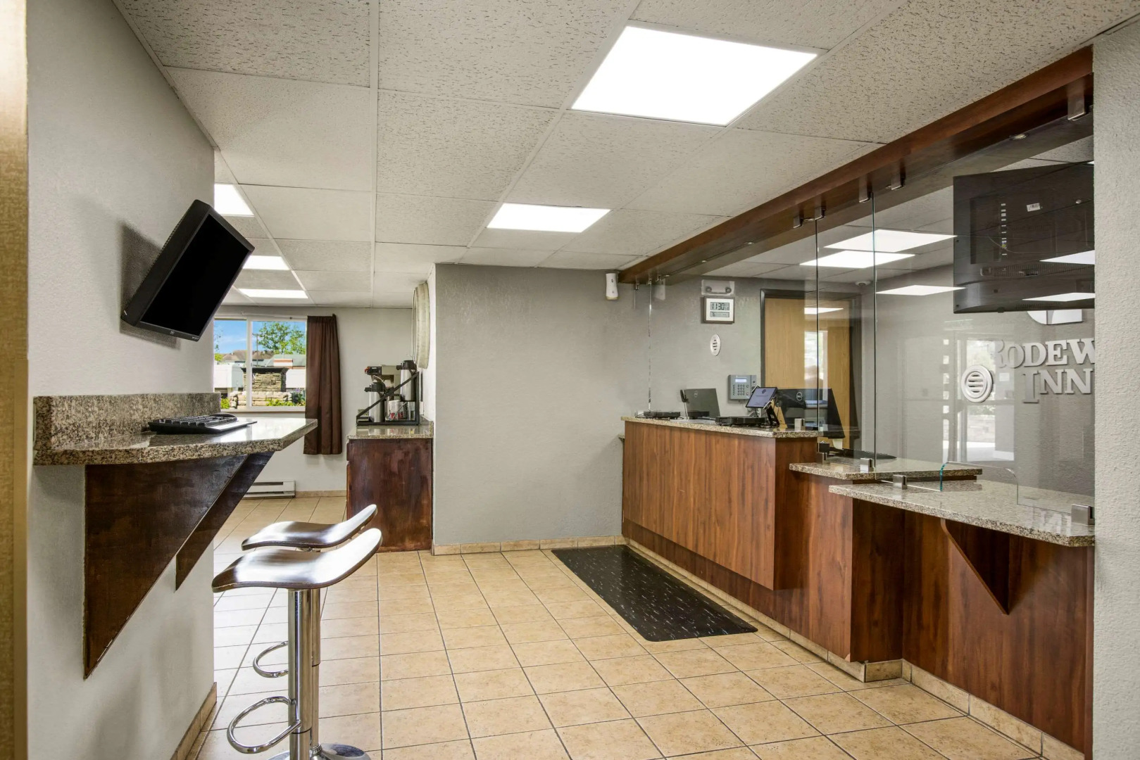 Rodeway Inn & Suites Grand Rapids Southeast