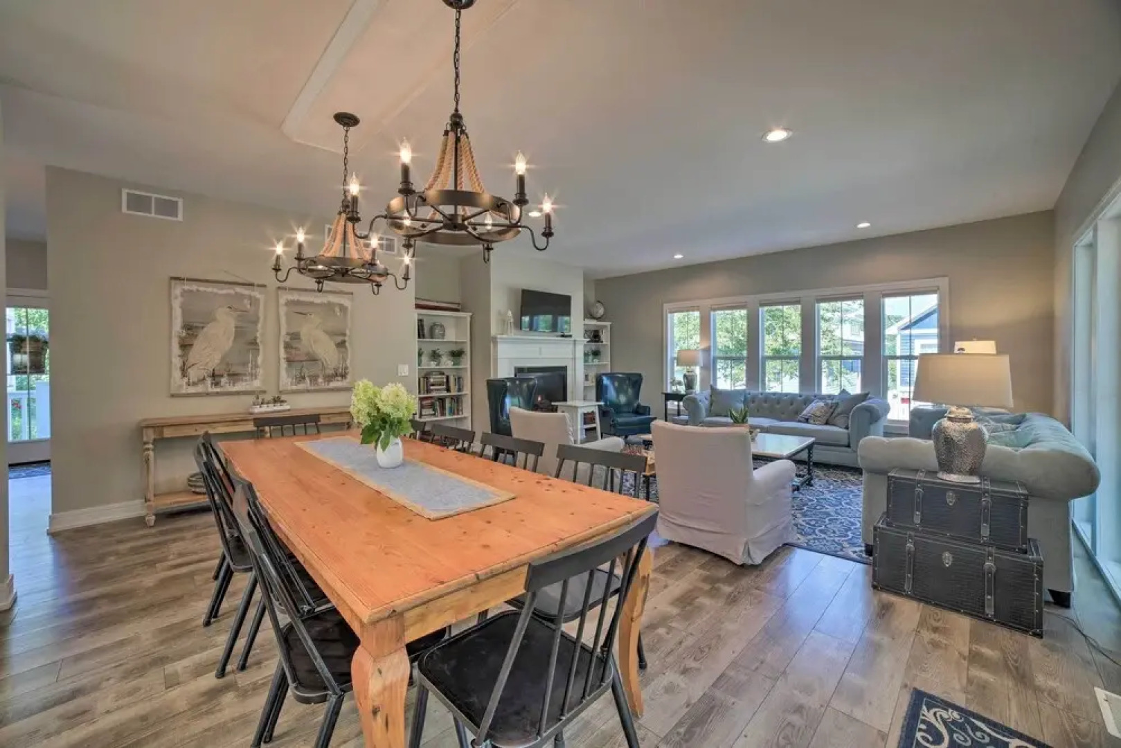 Bright & Airy Home: Chef's Kitchen & Pro Decor!