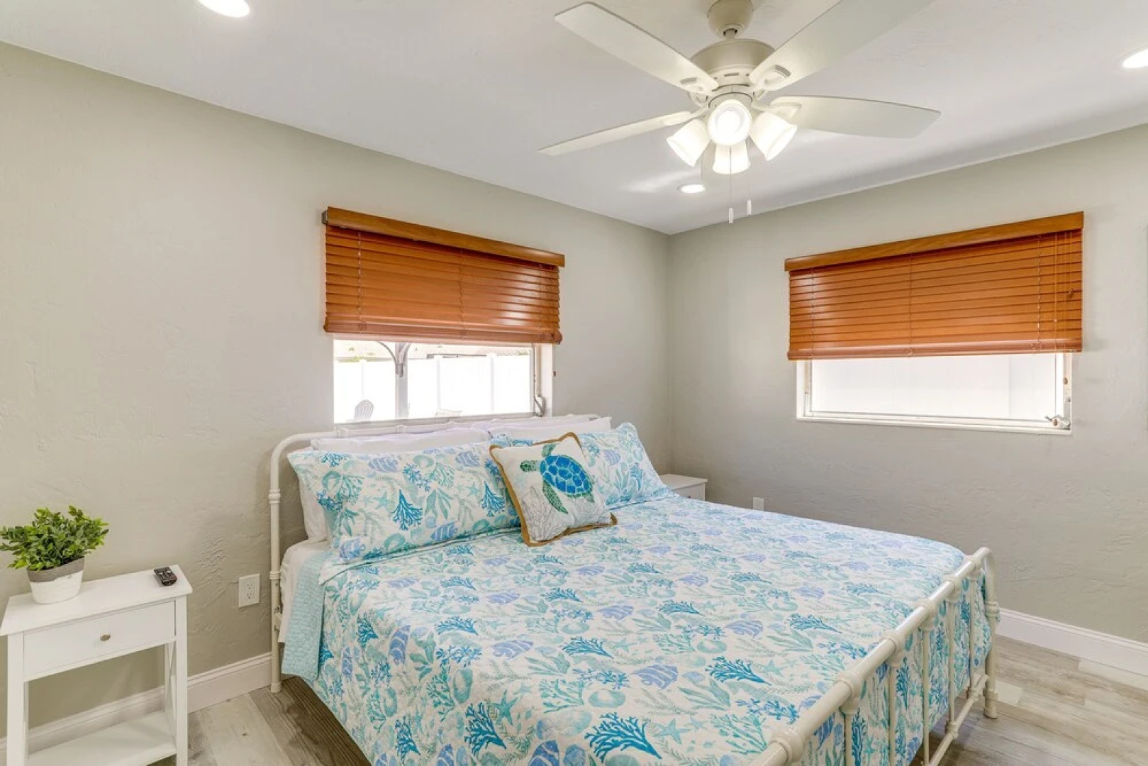 Private Hot Tub: Breezy Seminole Stay!