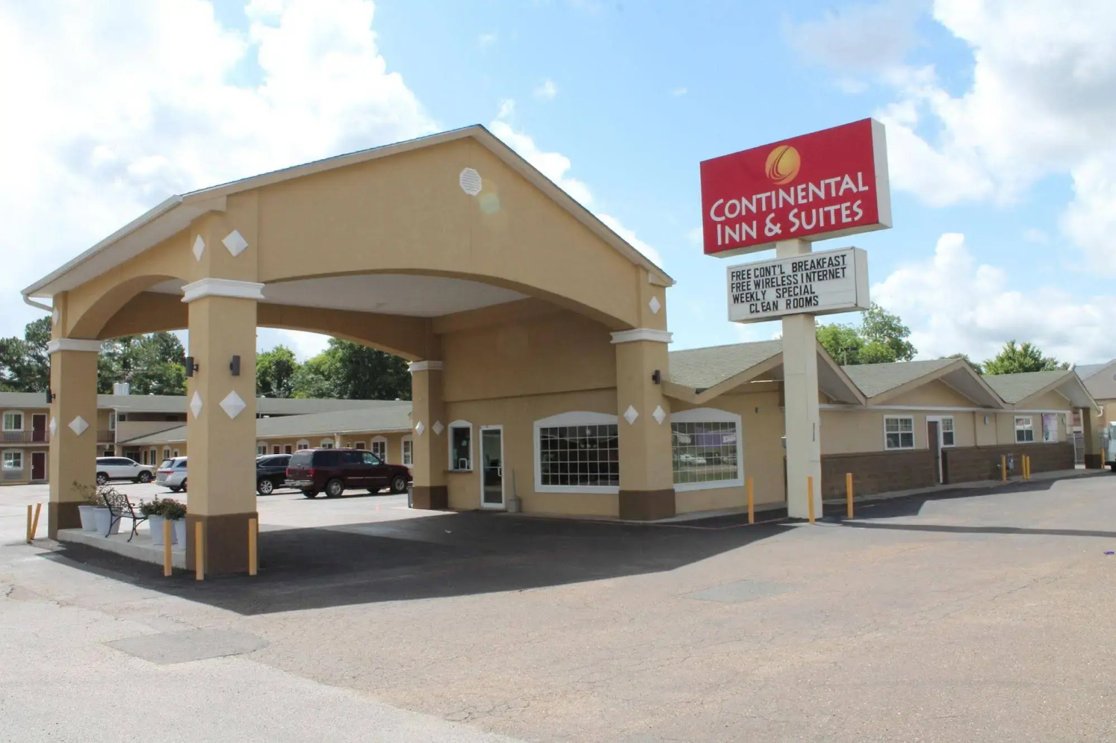 Continental Inn & Suites Nacogdoches TX / SFA  University/Downtown