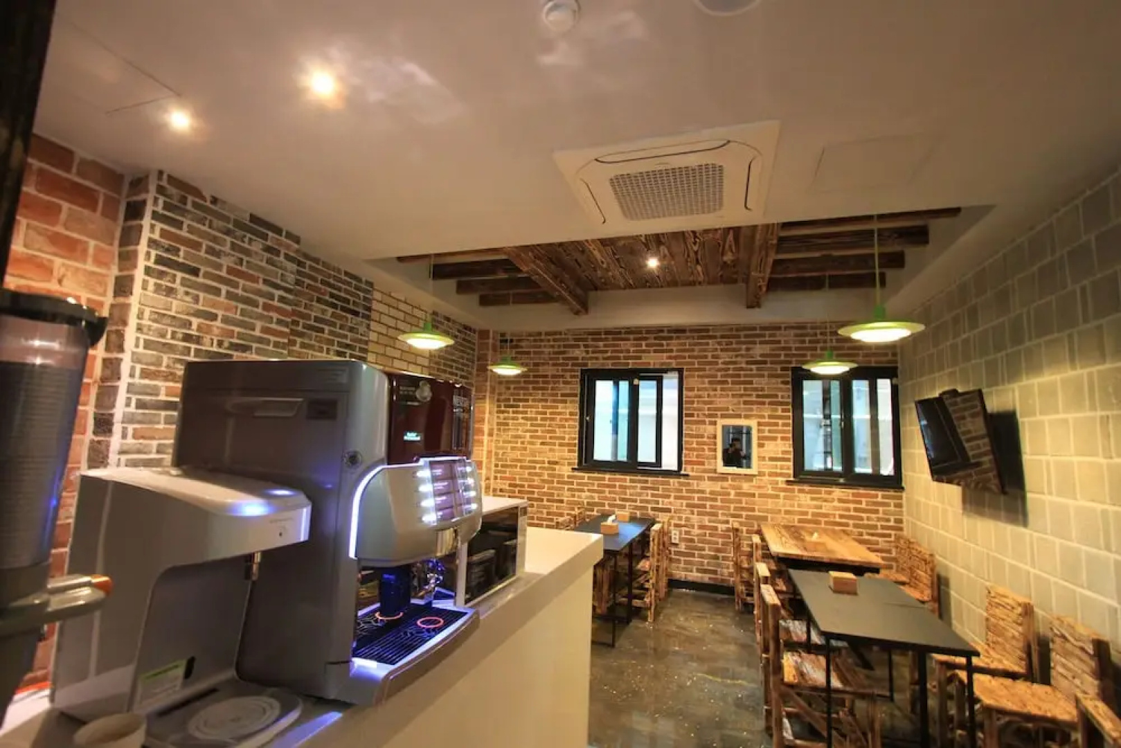 Changwon Palyongdong Praha Hotel