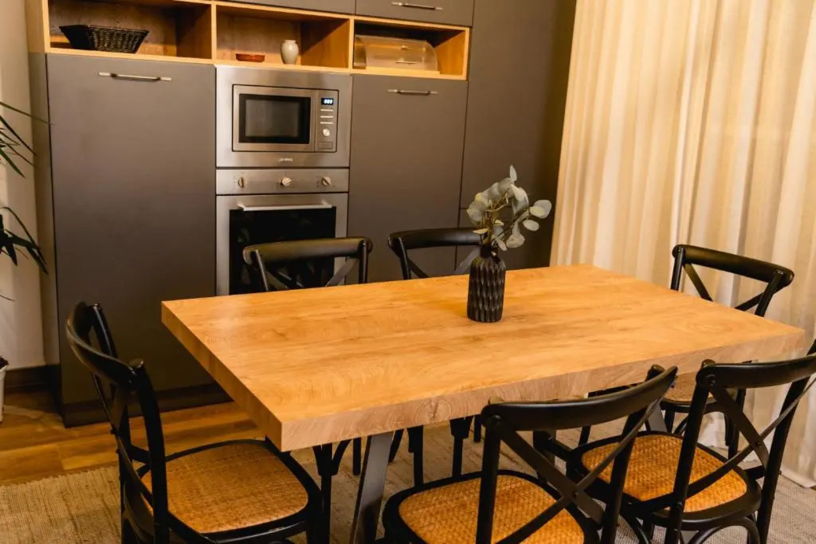 Luxurious Penthouse with Private POOL, WIFI & AC by 360 Estates