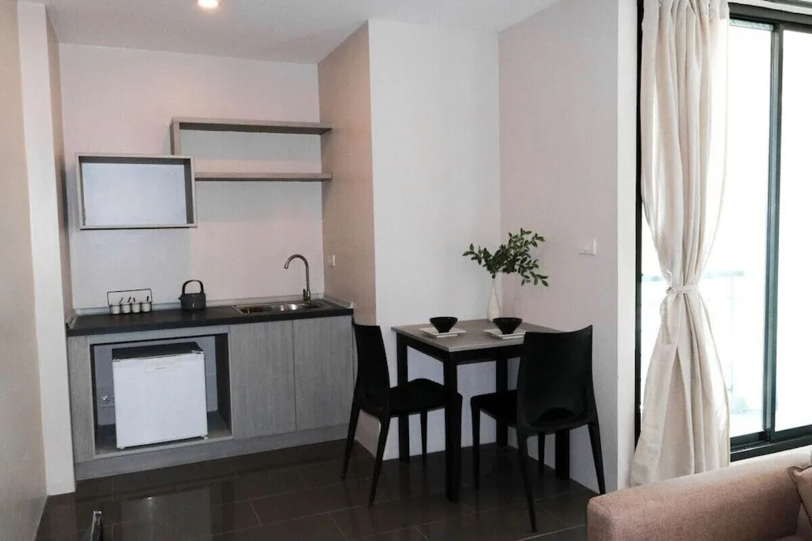 RQ Bangkok Sukhumvit 107 by Collection O