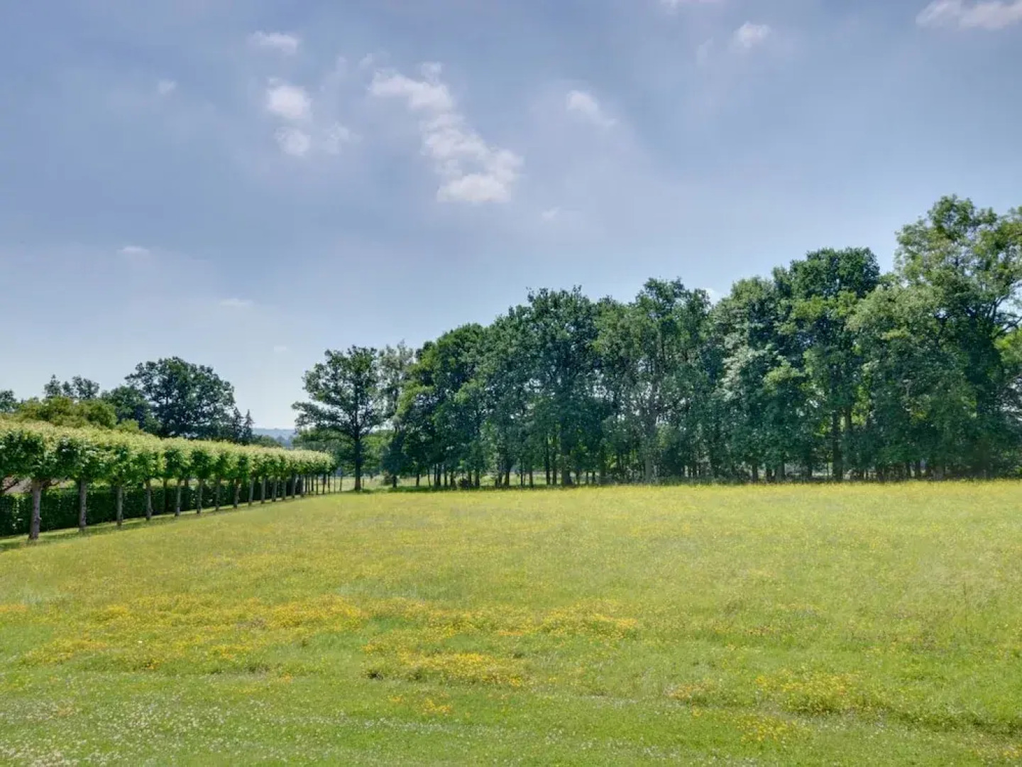 Vintage Holiday Home in Leigh With Swimming Pool
