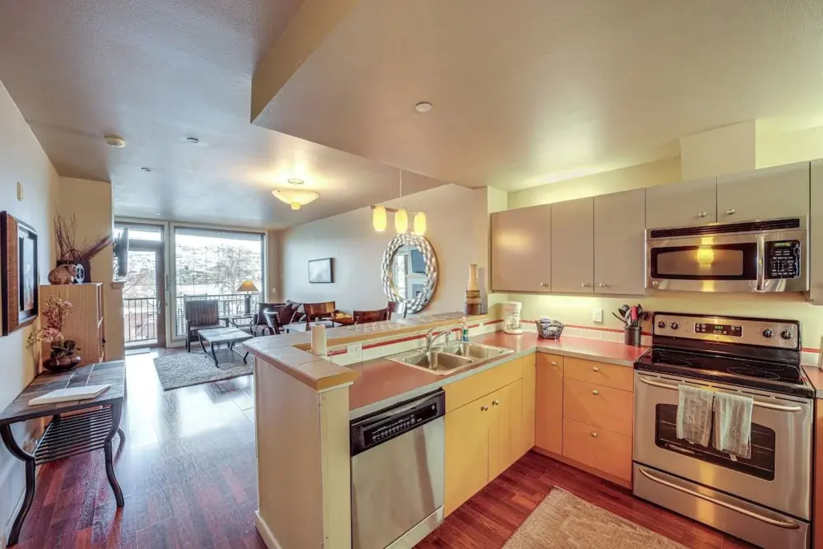 Resort Getaway on Lake Chelan: Pool + Beach Access