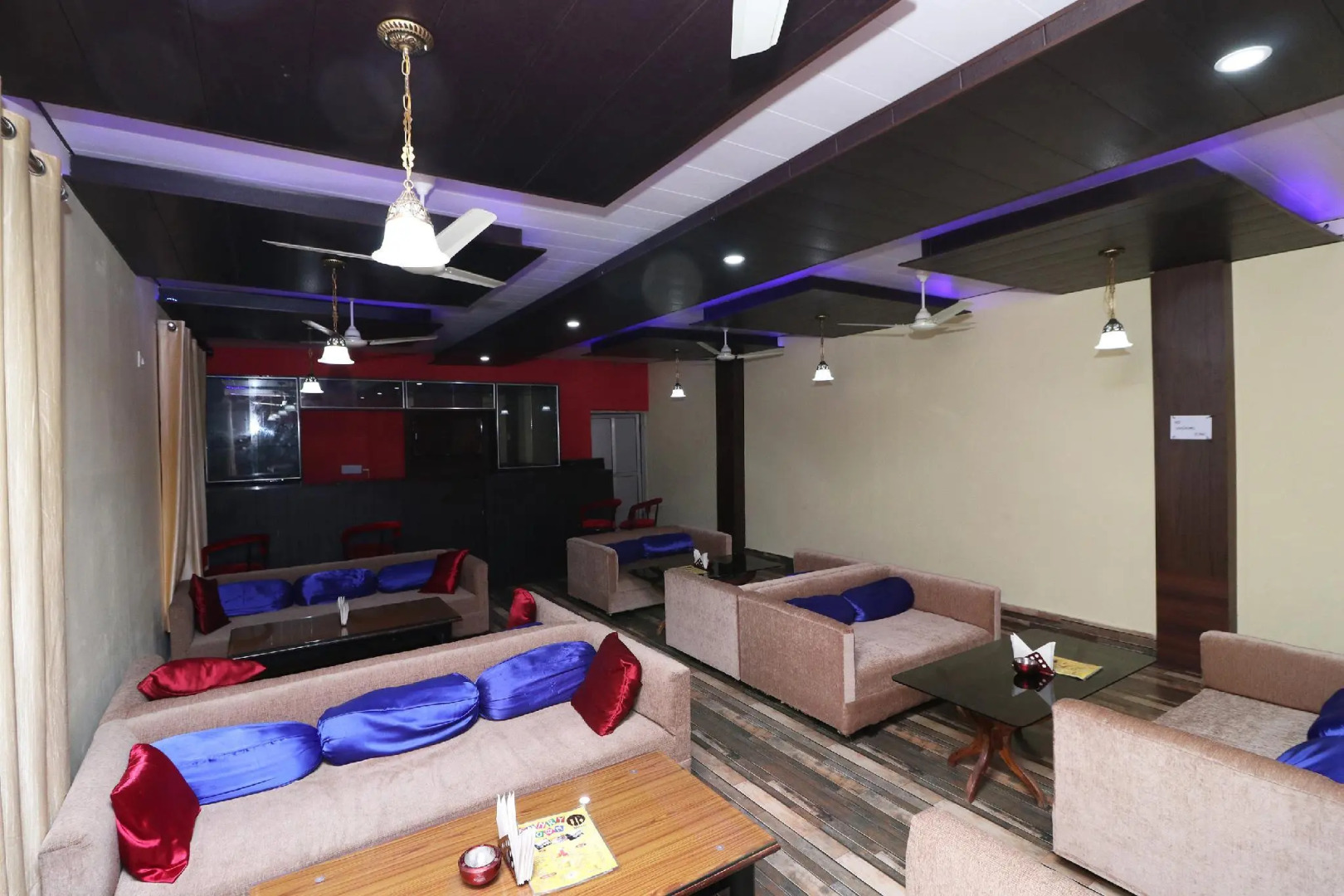 Capital O 26672 Funky Town