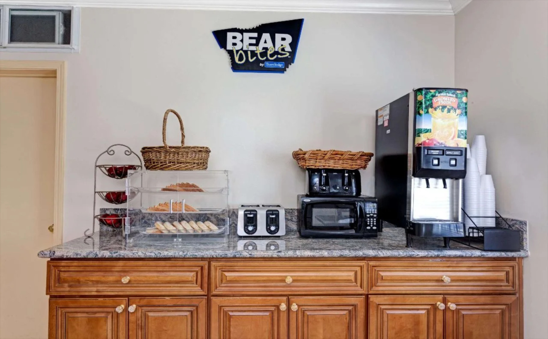 Travelodge by Wyndham Pasadena Central