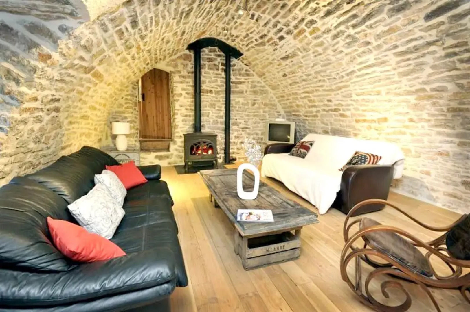 House With 4 Bedrooms in Saint-georges-de-lévéjac, With Wonderful Moun