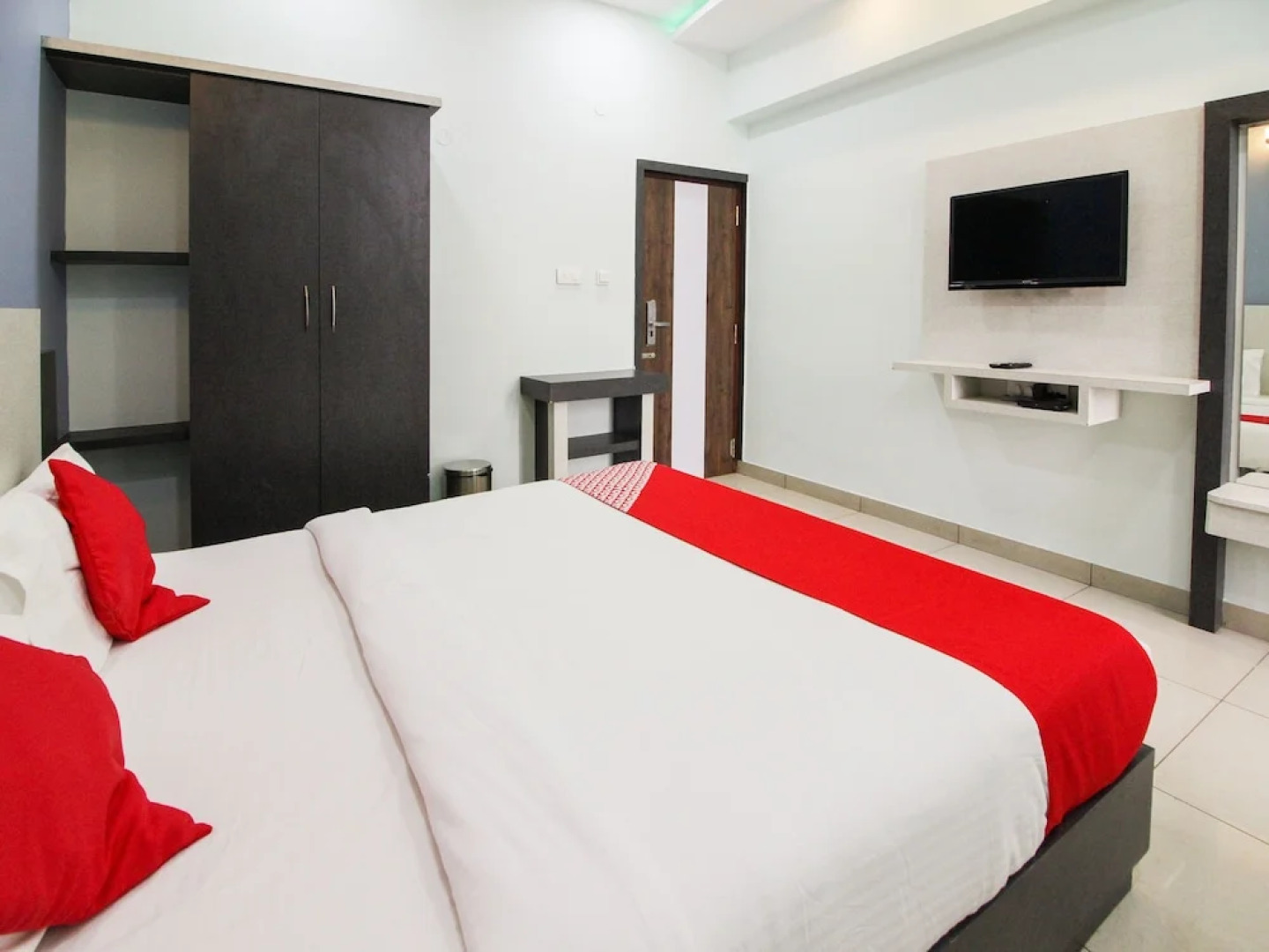 OYO 15136 Nisarga Lodge