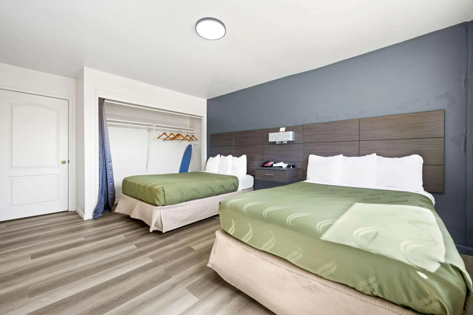 Econo Lodge Inn & Suites Heavenly Village Area