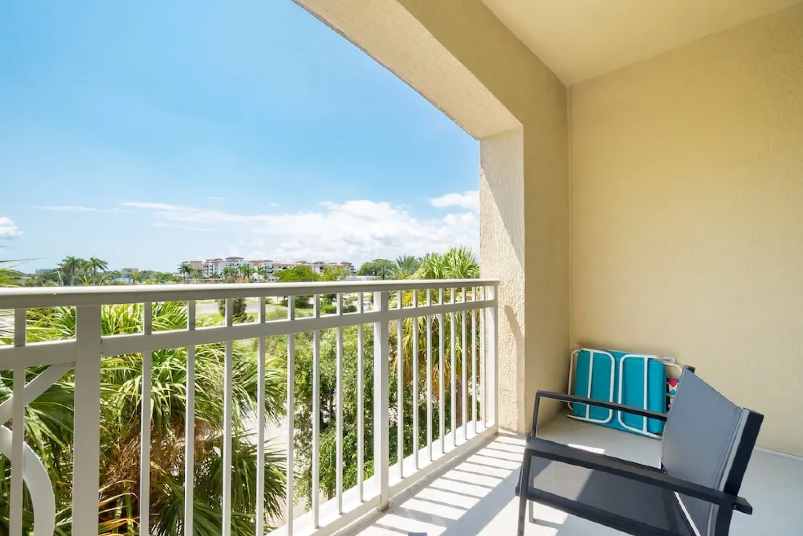 314s Nautical Beach Suite - 2 Beds!, Pools, Jacuzzi, Beach, Shops & Dog Friendly