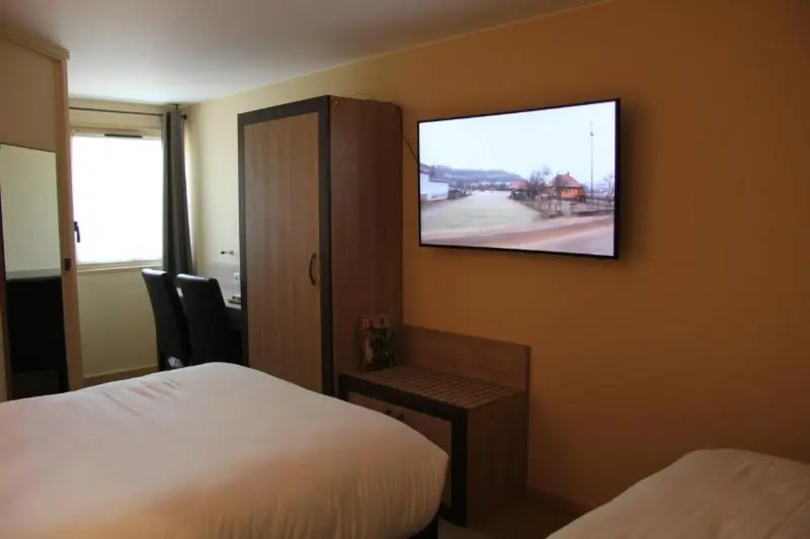 Logis L'Hôtel Restaurant Verrières