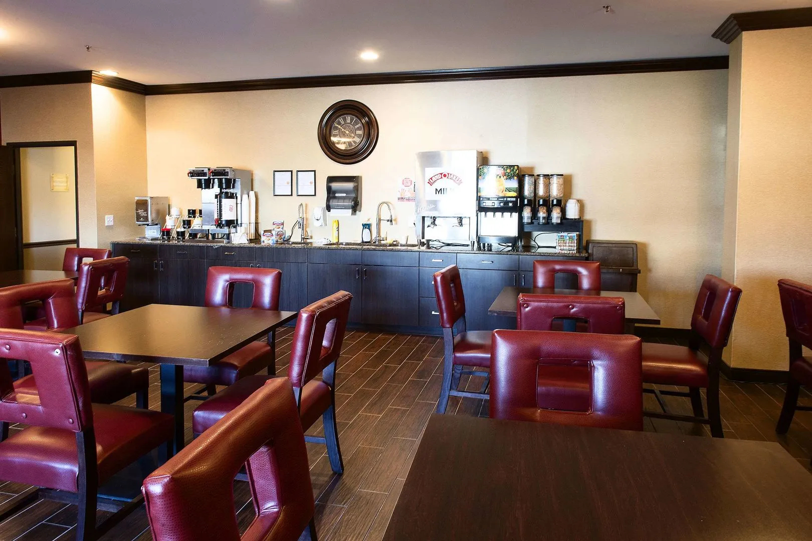 Red Roof Inn & Suites Omaha - Council Bluffs