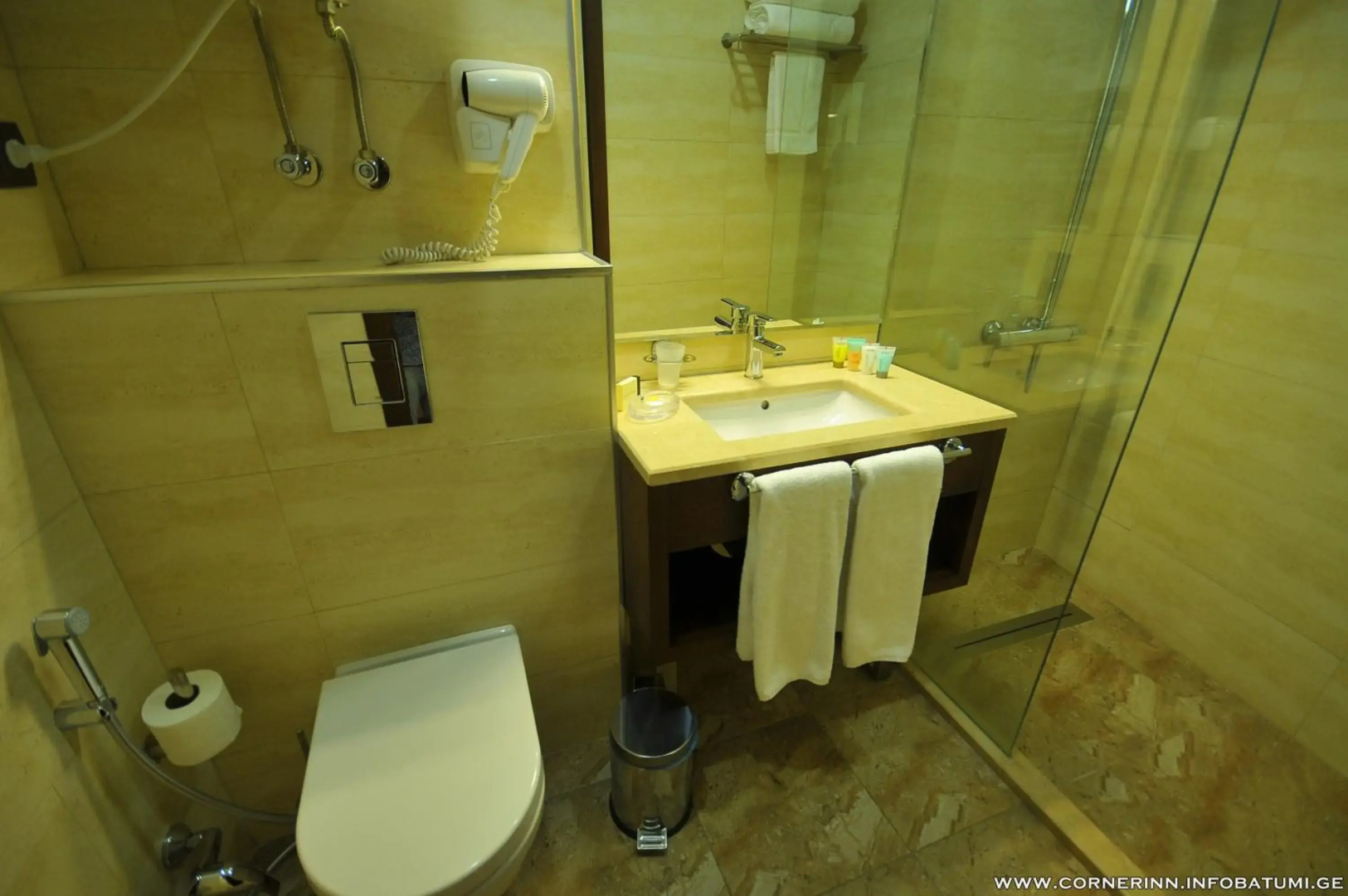 Отель Corner Inn