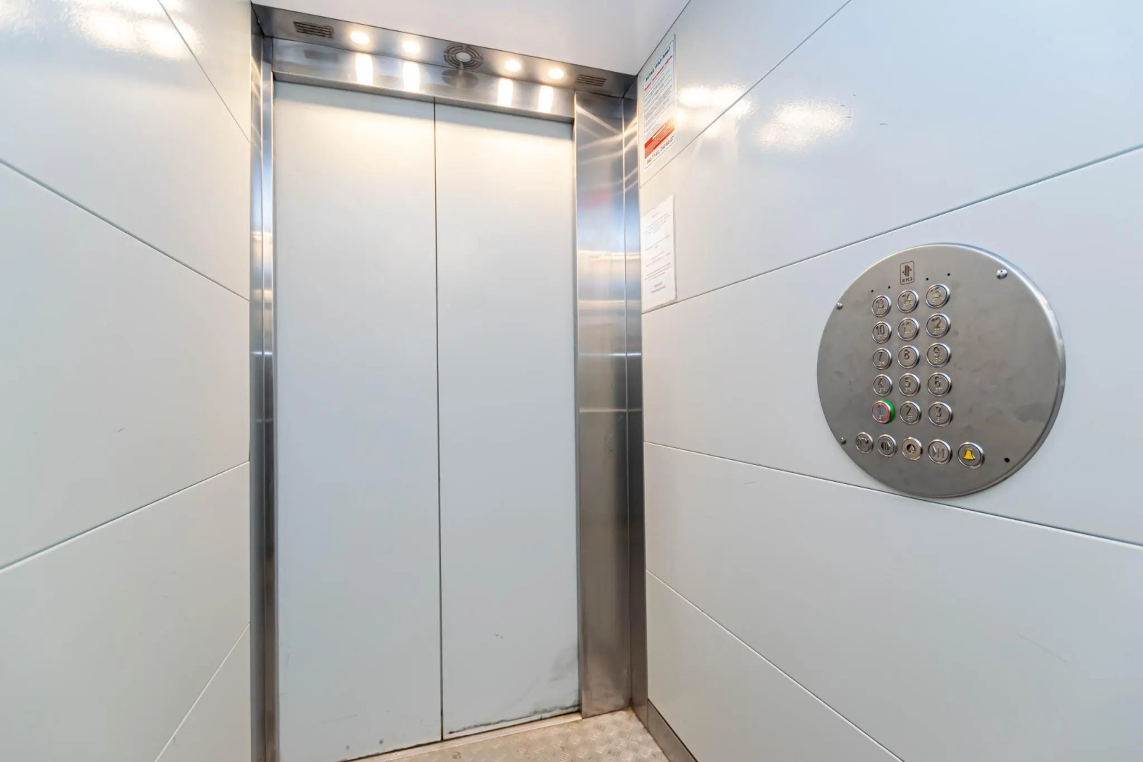 Cosmos (Космос) на улице Куйбышева