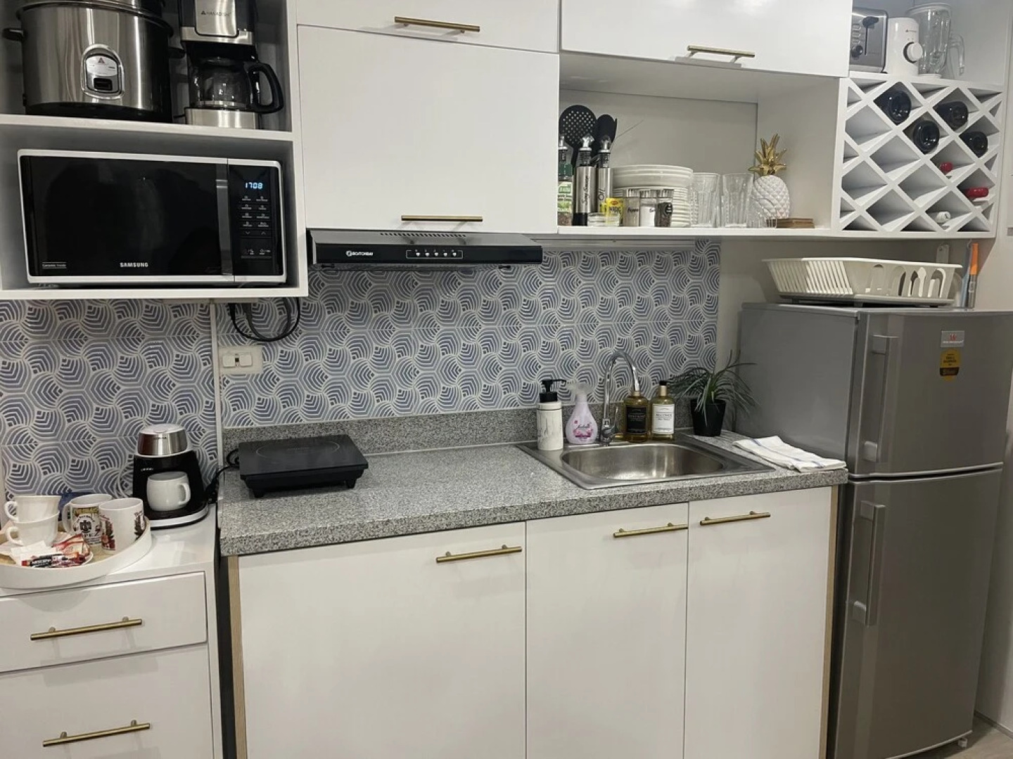 Mesavirre Bacolod | Elegantly Furnished 1BDM w/Balcony @ LOPEZ LUX.