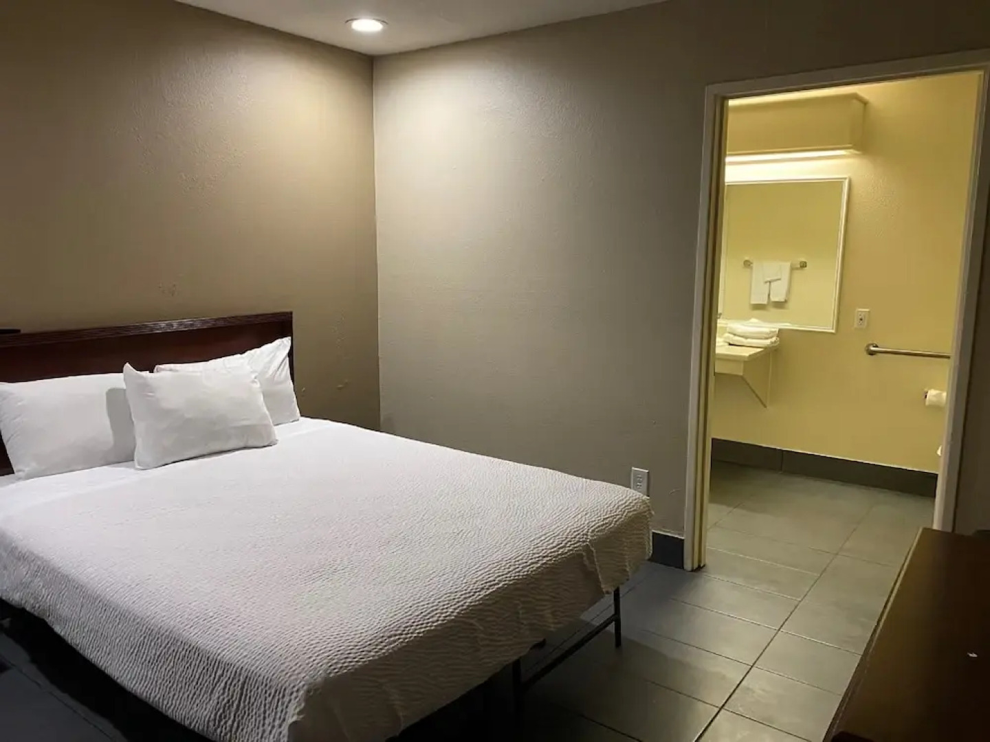Budget Inn and Suites