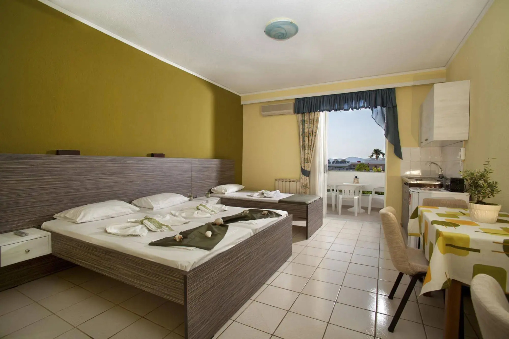 Sunny day's Hotel Apartments