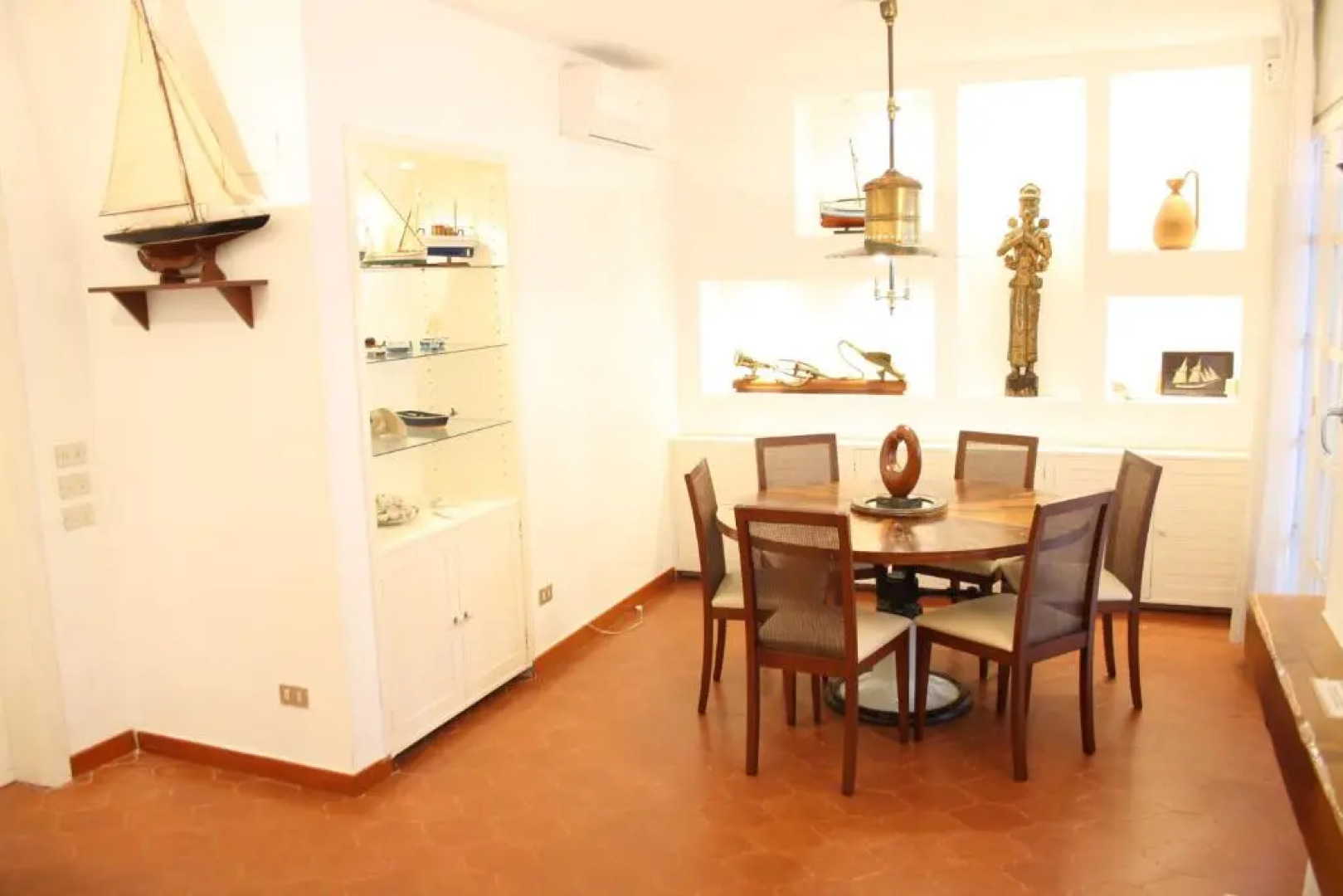 Cozy Marine Villa Next To The Beach