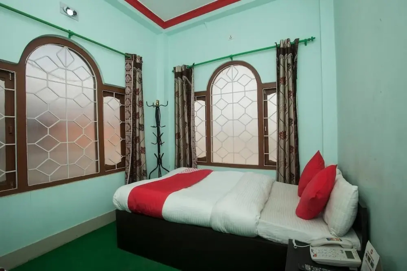 OYO 766 Hotel Crown Plaza