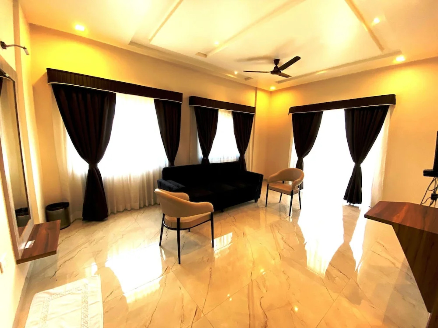 The Grand Sarovar Inn and Suites