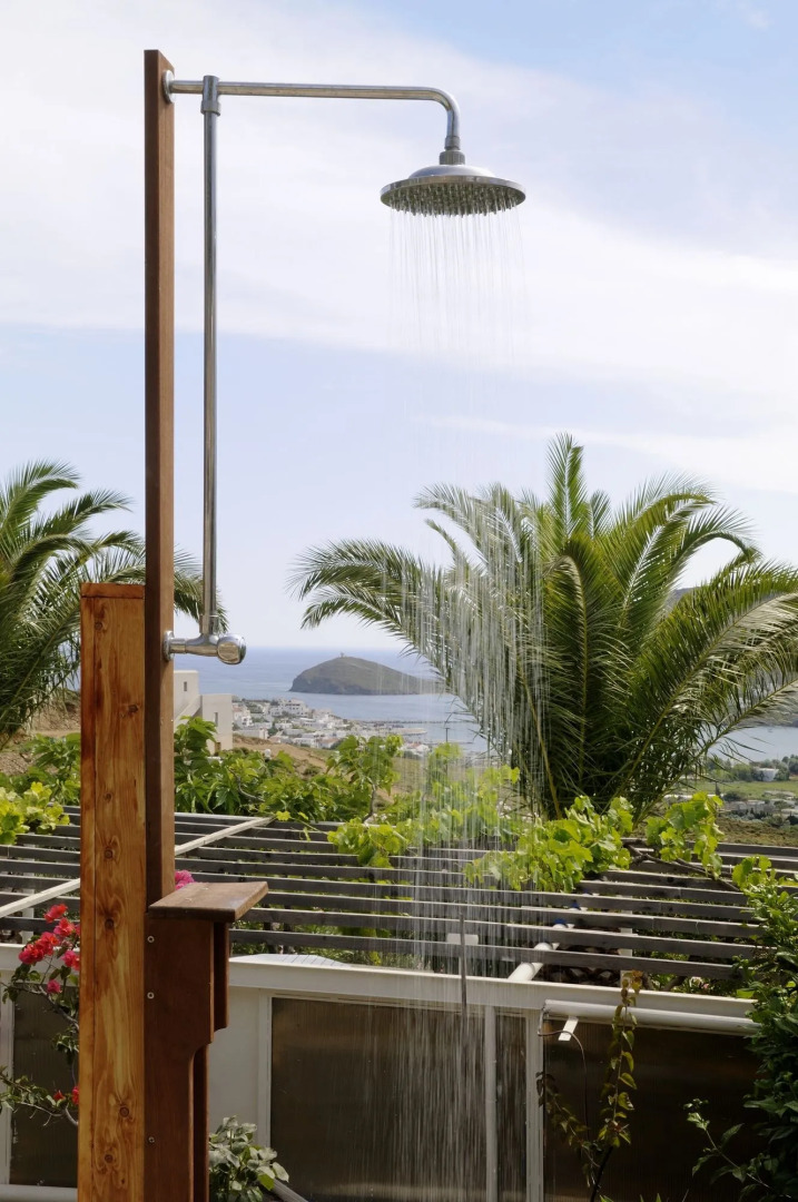 Kymothoi Rooms & Pool Bar