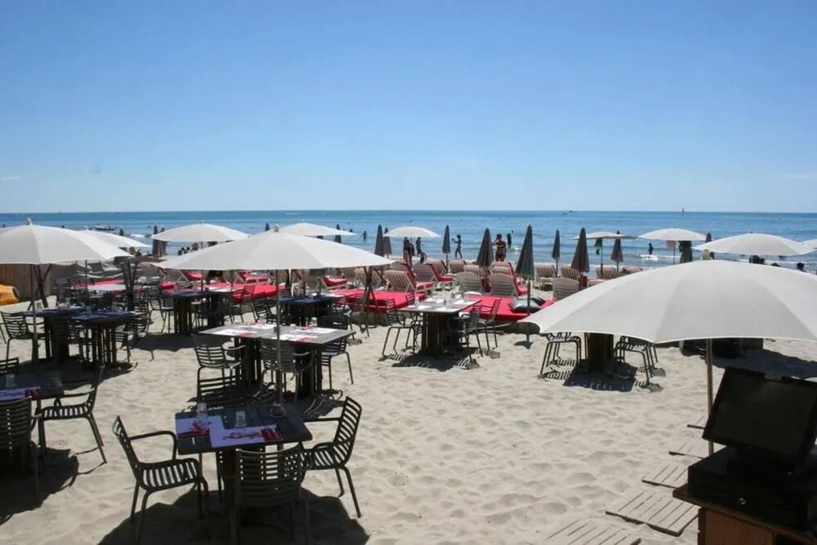 Apartment With one Bedroom in Lattes, With Wonderful City View, Pool Access, Furnished Terrace - 5 km From the Beach