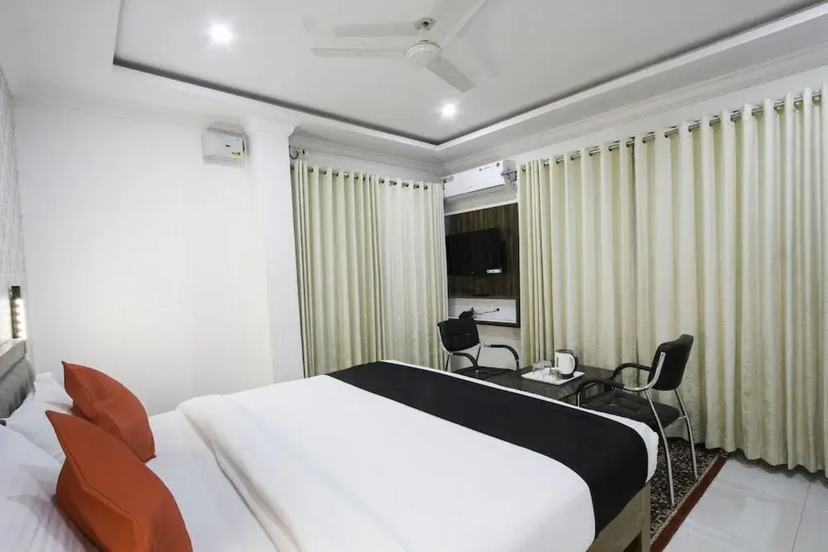 Rich Fort By OYO Rooms