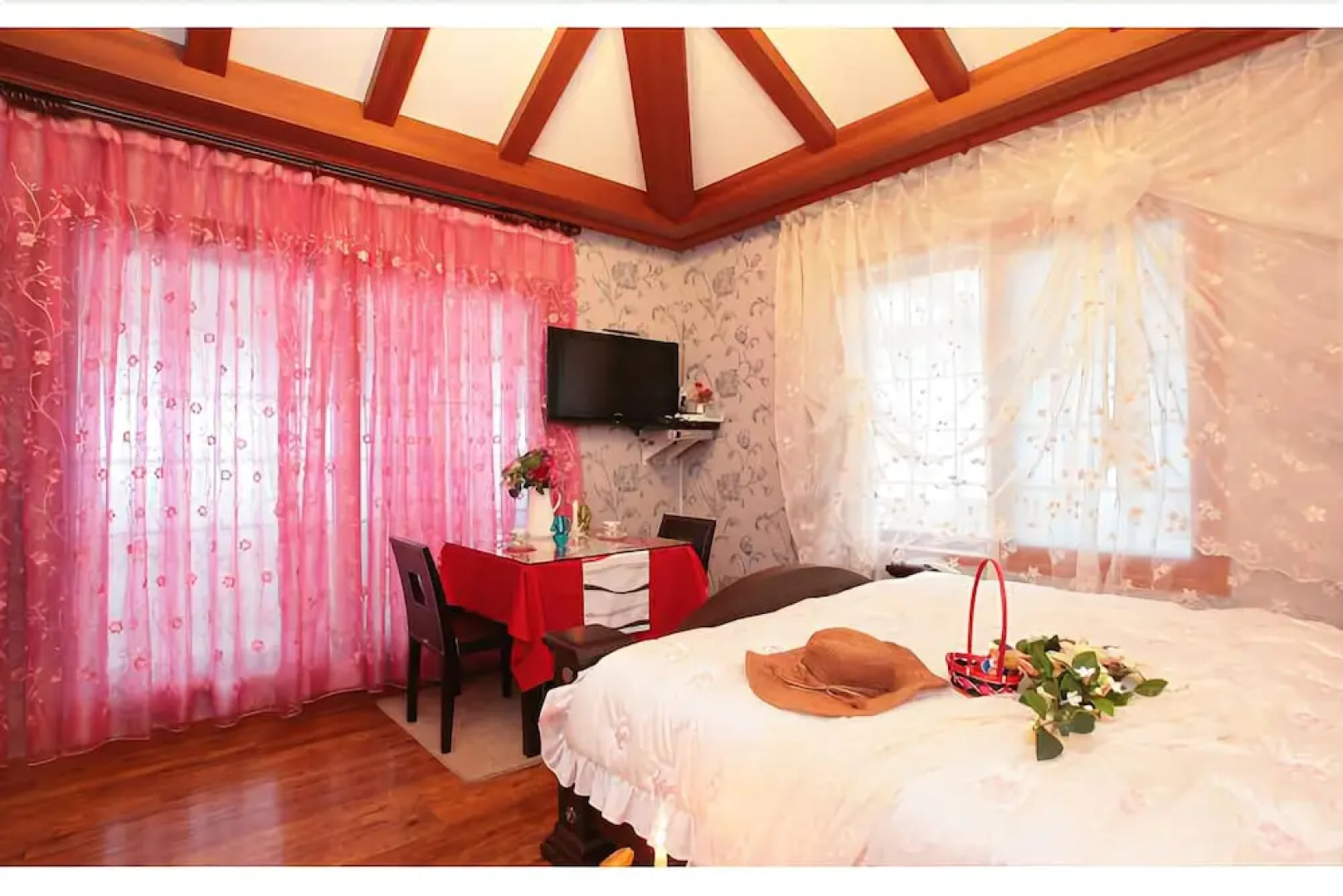 Rainbow Village Pension