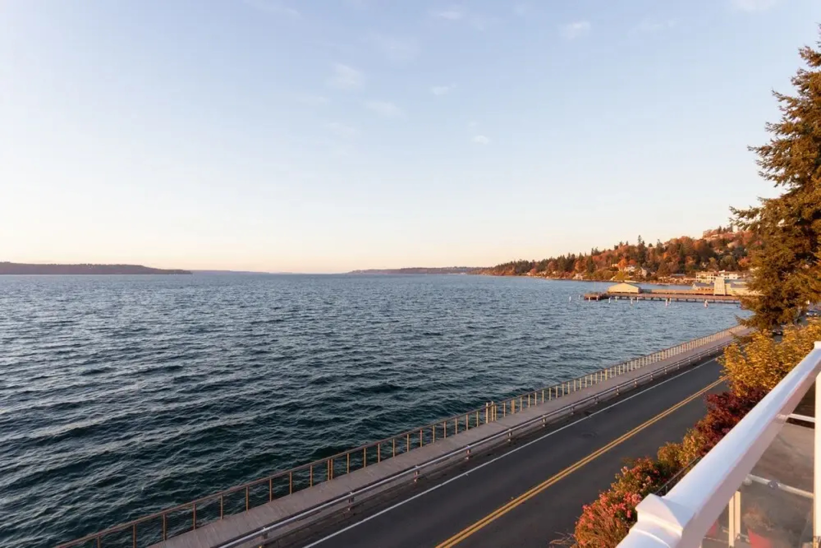 Amazing Sunsets At 3br Over The Puget Sound 3 Bedroom Home by Redawning