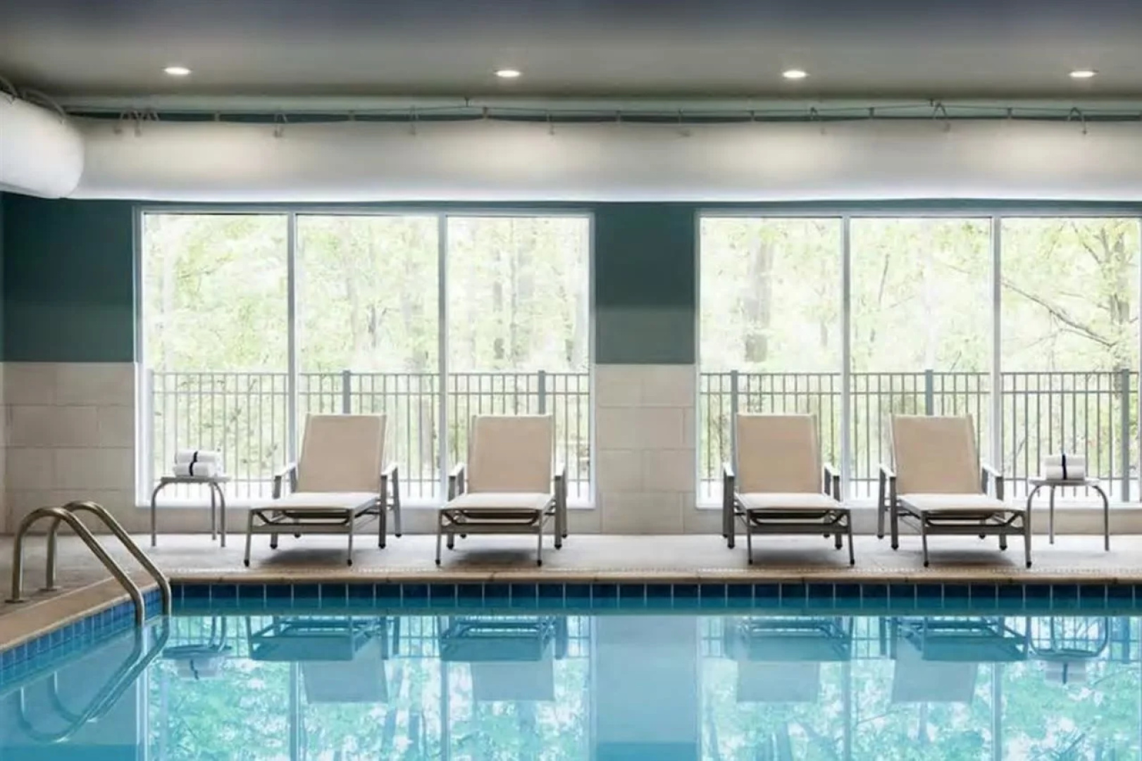 Holiday Inn Express & Suites Aurora by IHG