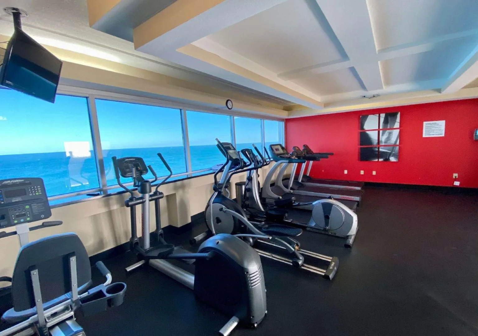 Radisson Suite Hotel Oceanfront