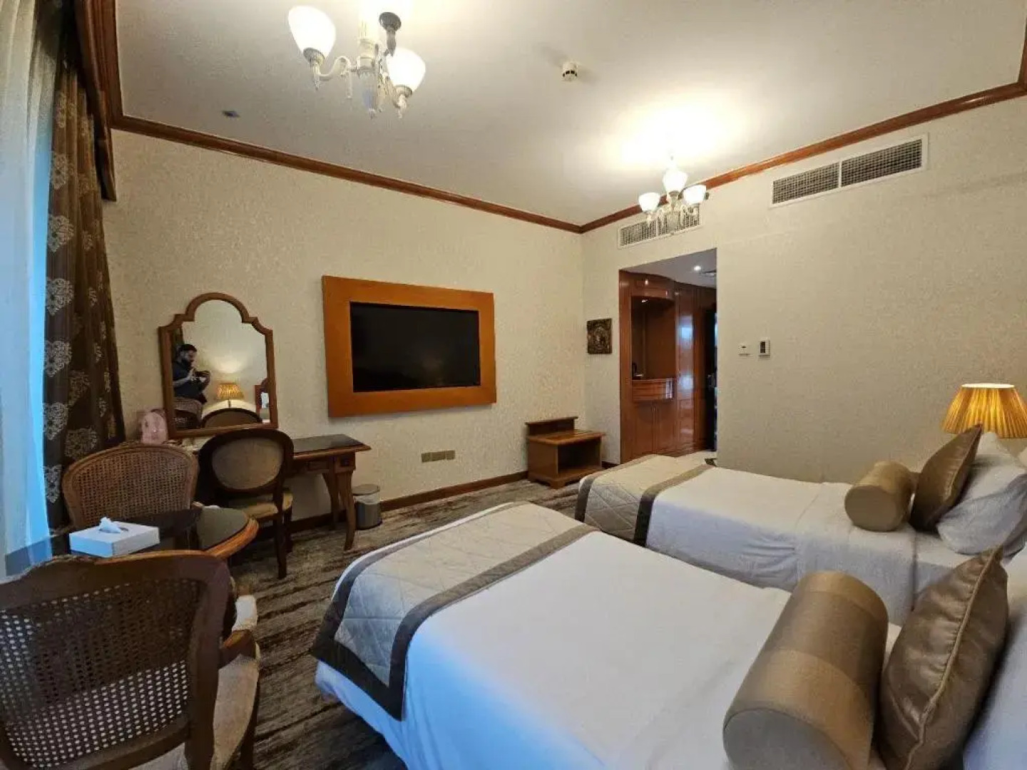 Royal Concorde Hotel & Suite