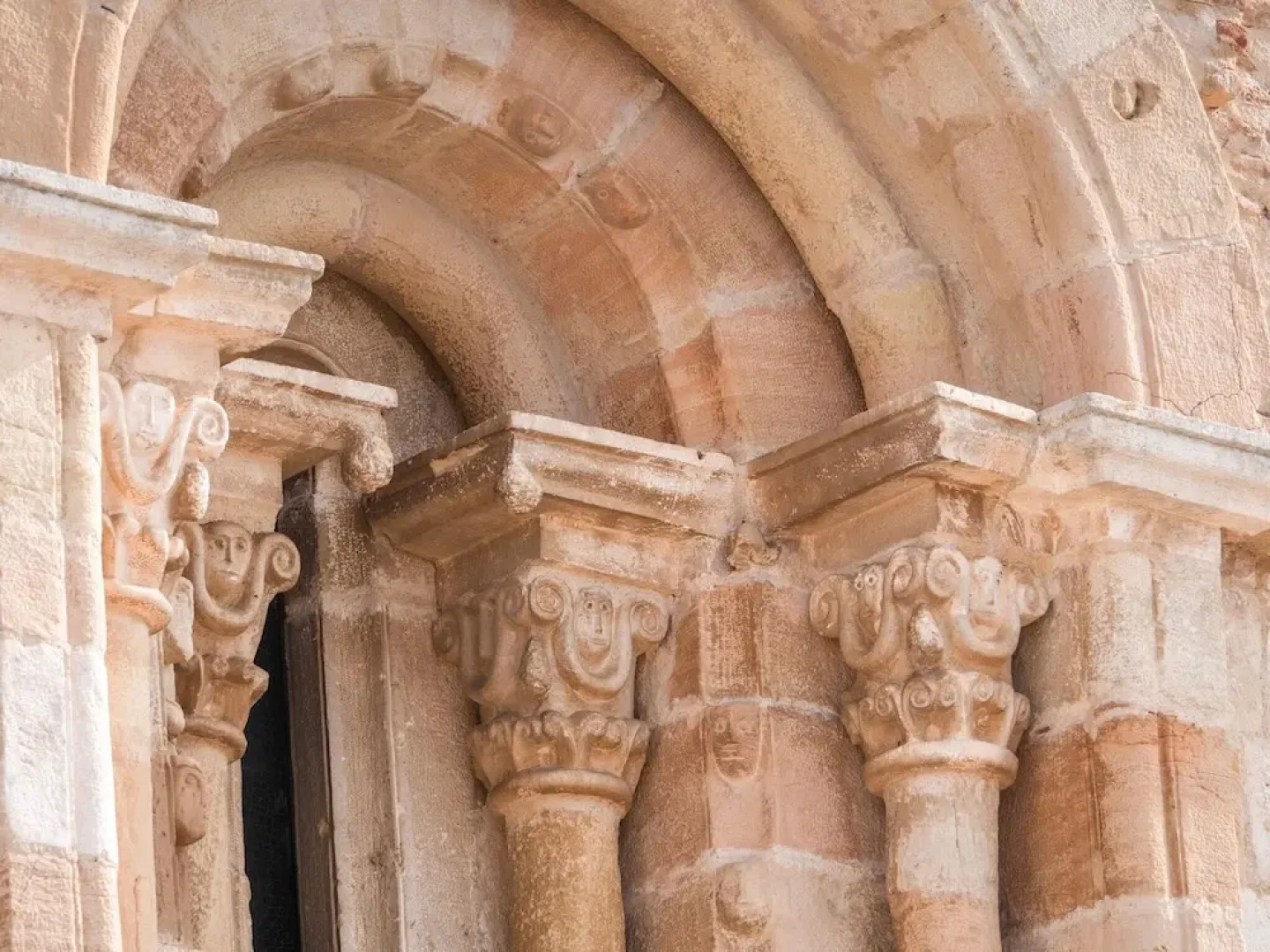 Rustic Holiday Home in Tolva near Mont Rebei Lake