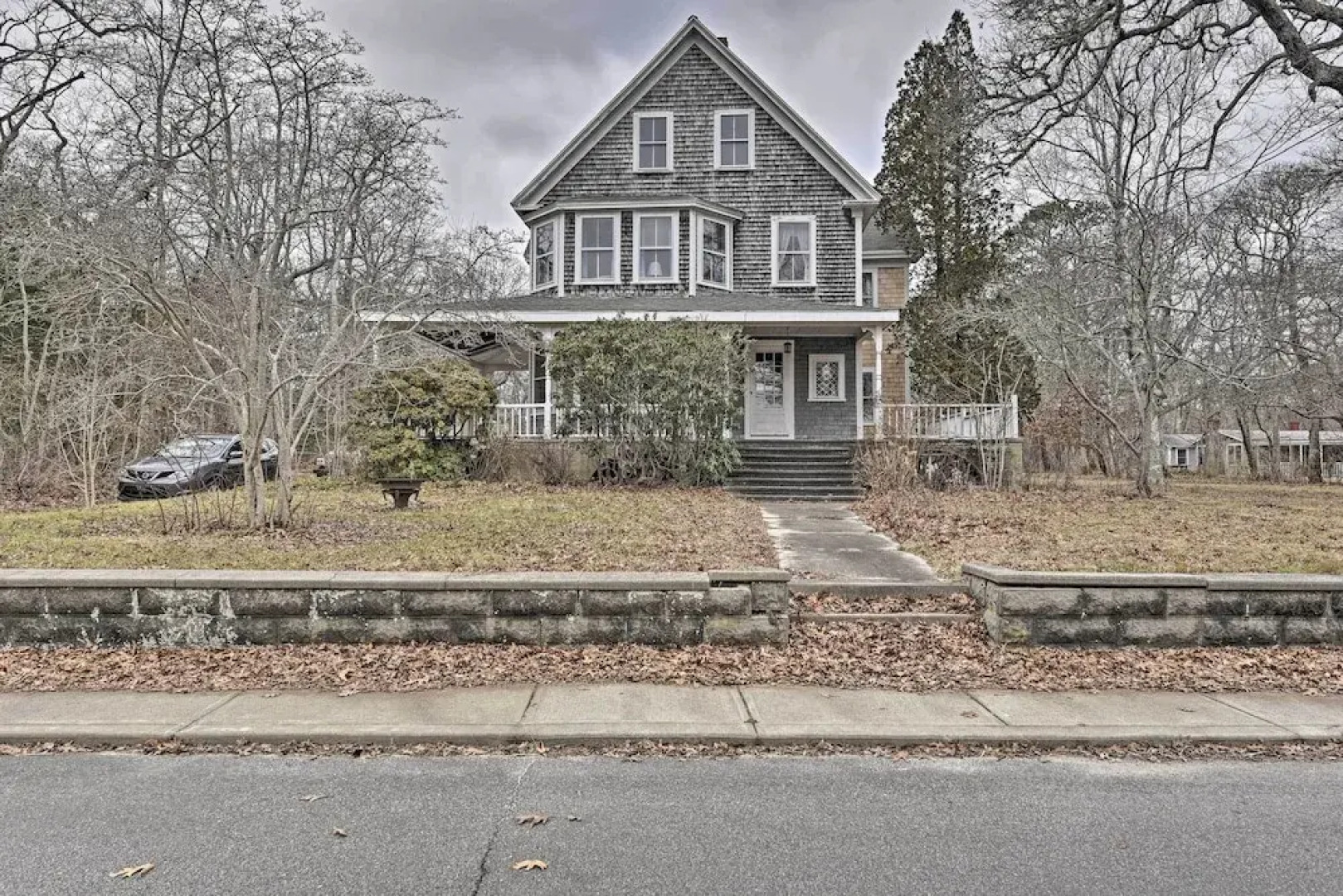 Easy Access to Beaches: Vineyard Haven House