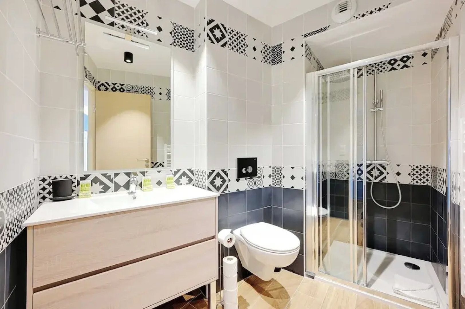 Elegant Apartment With Terrace - 1br/4p- Vanves