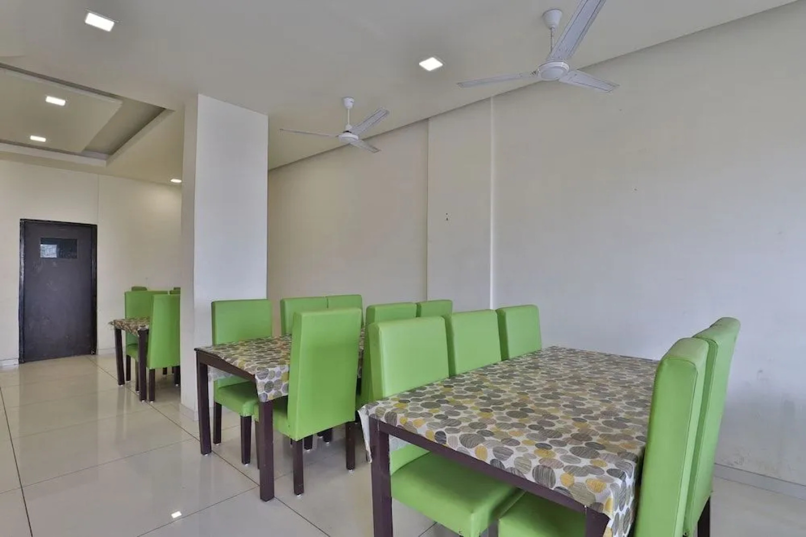 Capital O 41581 Hiriz Hotel