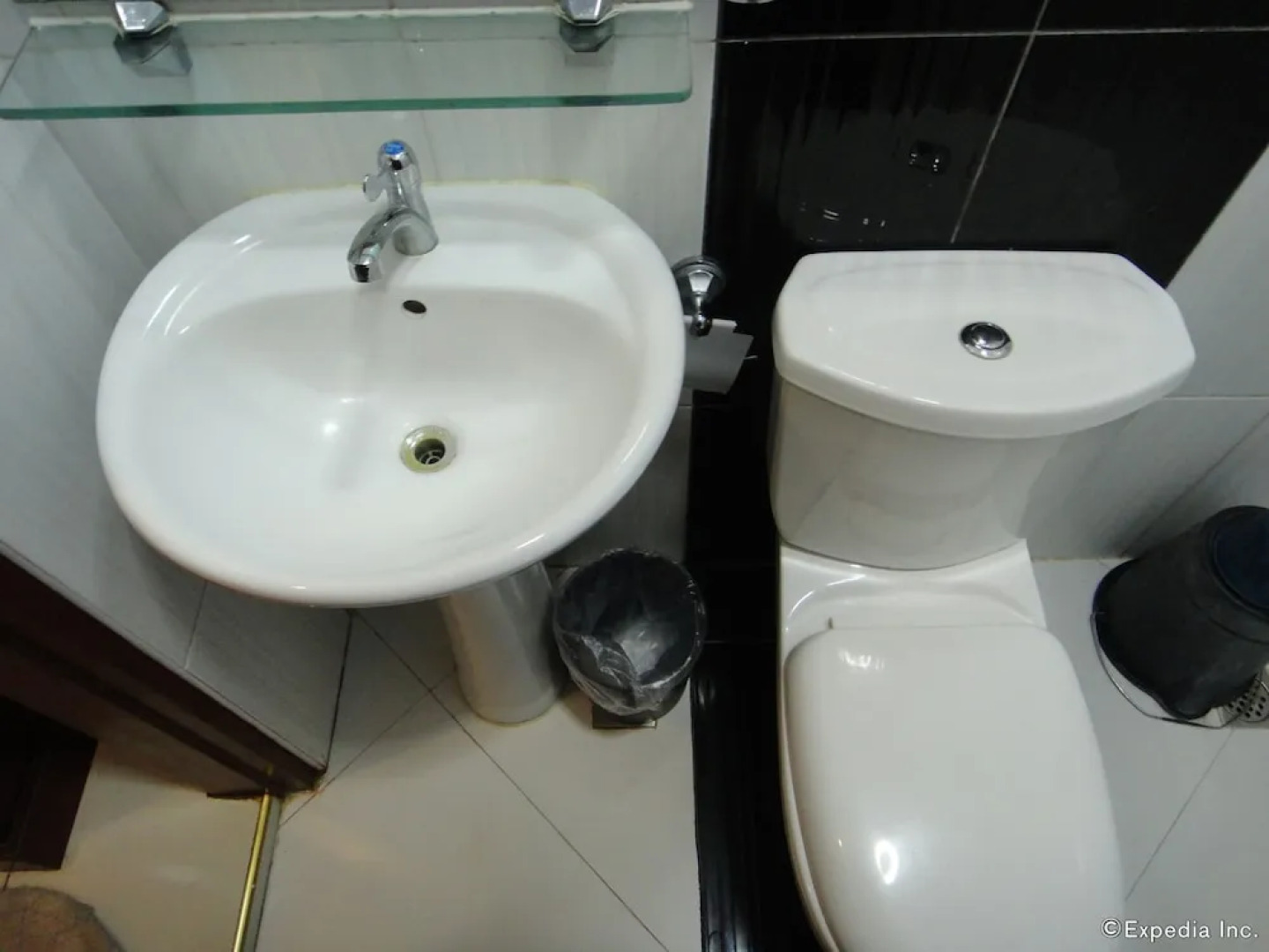 Aquari Travelers Suites