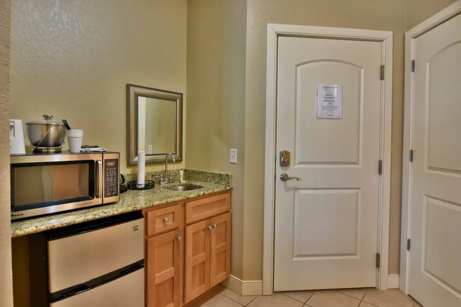 Unit 411b 1bd/ 1ba Efficiency Condo 1 Bedroom Condo by RedAwning