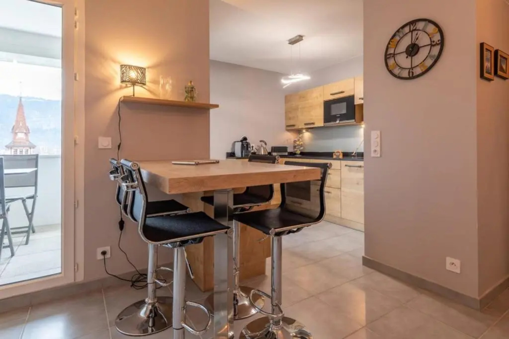 Apartment with balcony near downtown