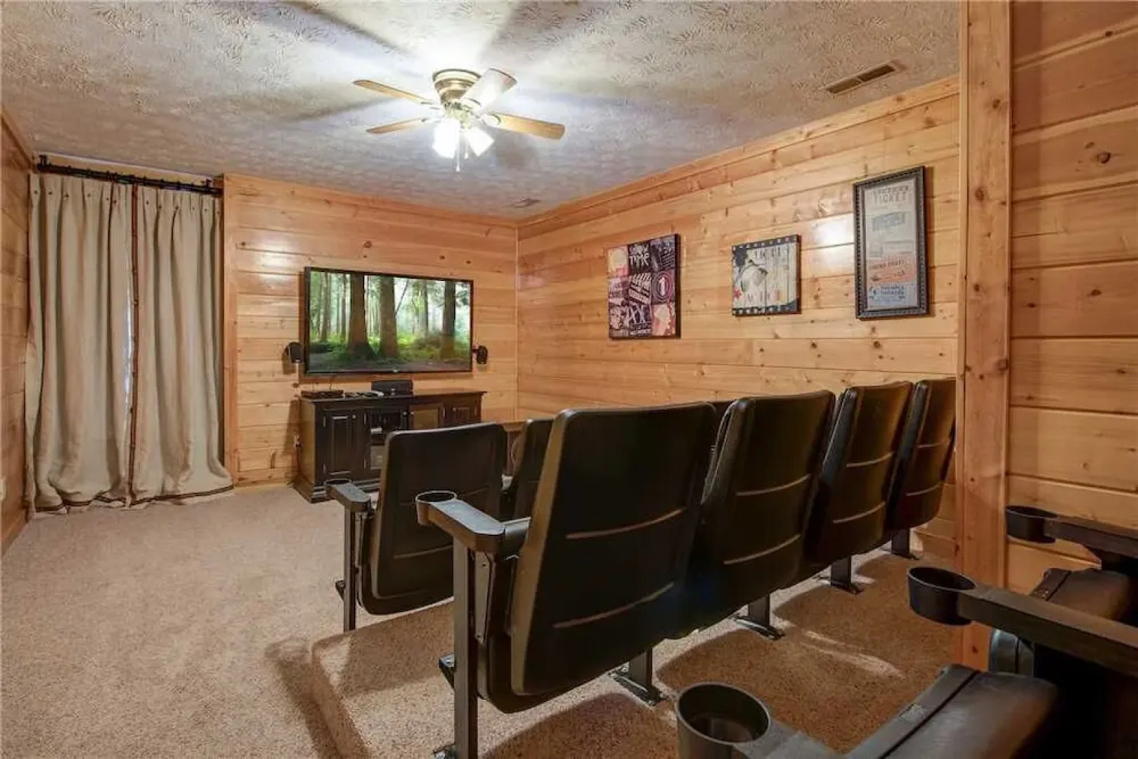 Dreamscapes 5 Bedroom Mountain View Home with Hot Tub